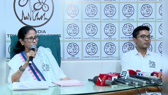 बंगाल चुनाव 2026: ममता बनर्जी ने किया 294 उम्मीदवारों का ऐलान, बीजेपी पर बोला तीखा हमला