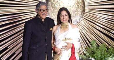 क्या सच में प्रेग्नेंट है नीना गुप्ता? विजय-रश्मिका के रिसेप्शन में दिखा ‘बेबी बंप’? 