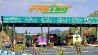 टोल प्लाजा को कहें अलविदा! अब FASTag और AI की जुगलबंदी से ‘नॉन-स्टॉप’ दौड़ेंगी गाड़ियाँ, जानें सरकार का नया मास्टरप्लान