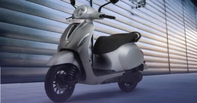 बजाज ने बढ़ाई चेतक की रफ्तार: अब 80kmph की टॉप स्पीड और गूगल मैप्स जैसे स्मार्ट फीचर्स से लैस हुआ स्कूटर