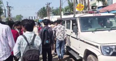 सेलाकुई इंडस्ट्रियल एरिया में बवाल: श्रमिकों के प्रदर्शन में हुई पत्थरबाजी, ‘ऑपरेशन प्रहार’ के तहत 10 उपद्रवी गिरफ्तार; धारा 163 लागू