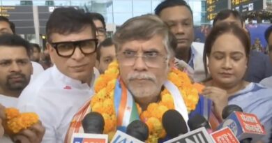“संविधान ही संकटमोचक”: दिल्ली लौटे पवन खेड़ा का जोरदार स्वागत, असम सरकार और चुनाव आयोग पर बोला बड़ा हमला