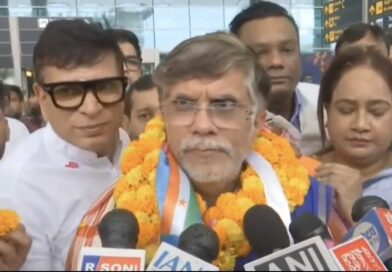 “संविधान ही संकटमोचक”: दिल्ली लौटे पवन खेड़ा का जोरदार स्वागत, असम सरकार और चुनाव आयोग पर बोला बड़ा हमला
