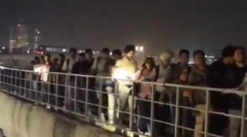 गुरुग्राम में बड़ा बिजली संकट: सेक्टर-72 का मुख्य ट्रांसफार्मर जलने से 7 सब-स्टेशन ठप, रैपिड मेट्रो थमी, ट्रैक पर पैदल चले यात्री
