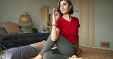 रीढ़ की हड्डी को मजबूत और पाचन को दुरुस्त रखेगा ‘अर्ध मत्स्येंद्रासन’: आयुष मंत्रालय ने बताए इसके बेहतरीन फायदे