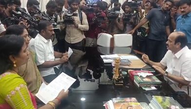 तमिलनाडु में सियासी भूचाल: AIADMK के 3 बागी विधायकों का इस्तीफा, विजय की TVK में शामिल होने की अटकलें तेज