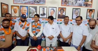 उत्तराखंड चुनाव से पहले कांग्रेस का कुनबा बढ़ा: पूर्व पार्षद नरेश रावत ने थामा हाथ; कल भूमाफिया के मुद्दे पर सचिवालय घेरेगी कांग्रेस