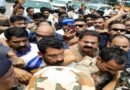हरिद्वार: केतन हत्याकांड के पीड़ित परिवार से मिलने जा रहे सांसद चंद्रशेखर और विधायक उमेश कुमार को पुलिस ने रोका, तीखी बहस के बाद धरने पर बैठे