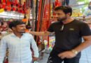 अभिनेता सोनू सूद ने सोलापुर के सिद्धेश्वर मंदिर के बाहर छोटे दुकानदारों के लिए की खास अपील, वीडियो सोशल मीडिया पर वायरल