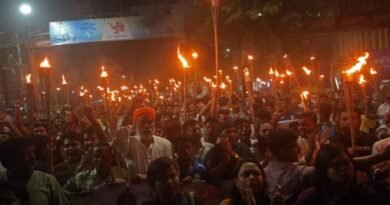 बांग्लादेश की राजधानी ढाका में हिंदुओं का विशाल प्रदर्शन, भगवान राम के अपमान के खिलाफ निकाला मशाल जुलूस