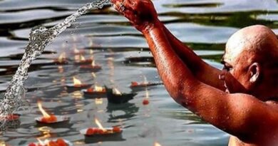 वास्तु शास्त्र: गंगाजल के इन आसान उपायों से घर में आएगी सकारात्मक ऊर्जा, बढ़ेगी सुख-समृद्धि