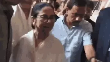 भवानीपुर चुनाव परिणाम के खिलाफ कलकत्ता हाई कोर्ट पहुंचीं ममता बनर्जी, शुभेंदु अधिकारी के निर्वाचन को दी चुनौती