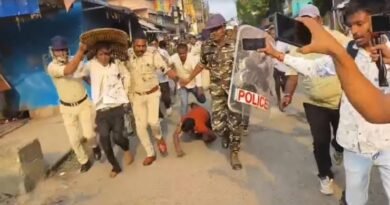 पश्चिम बंगाल: केरल से गिरफ्तार TMC नेता स्वपन नंदी पर फूटा जनता का गुस्सा, थाने ले जाते समय फेंके अंडे और कालिख