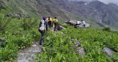 उत्तराखंड के पहाड़ों में रहस्य: दयारा बुग्याल, पिंडारी और फूलों की घाटी से तीन पर्यटक लापता; रेस्क्यू में जुटीं SDRF और NDRF की टीमें