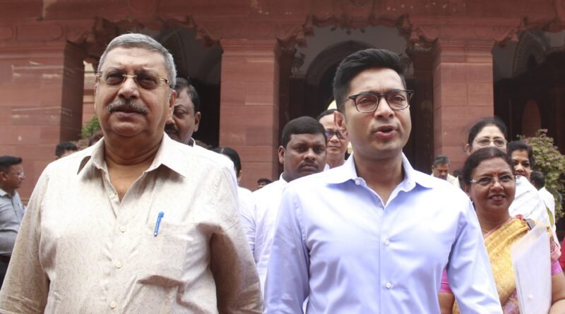 टीएमसी में घमासान के बीच कल्याण बनर्जी के बदले सुर, अभिषेक को बताया ‘बेटे जैसा’; कहा- मिलकर लड़नी होगी लड़ाई
