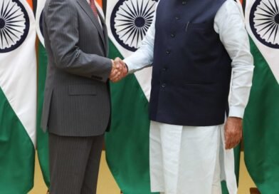 ब्रिक्स बैठक के बीच चीनी विदेश मंत्री वांग यी ने की पीएम मोदी से मुलाकात, कहा— भारत के साथ मिलकर काम करने को तैयार चीन