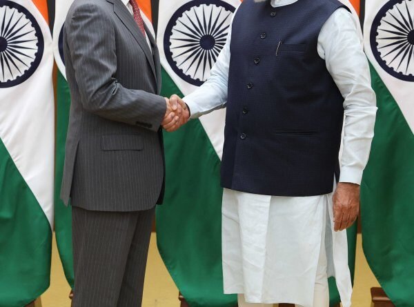 ब्रिक्स बैठक के बीच चीनी विदेश मंत्री वांग यी ने की पीएम मोदी से मुलाकात, कहा— भारत के साथ मिलकर काम करने को तैयार चीन