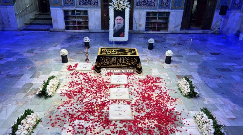 इमाम अली रजा के श्राइन में दफन हुए खामेनेई, पहली तस्वीर ज़ारी, ईरान में बदले की मांग हुई तेज