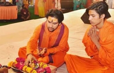 छतरपुर: बागेश्वर धाम प्रमुख धीरेंद्र शास्त्री के भाई शालिग्राम गर्ग पर लगा युवक को गोली मारने का आरोप, केस दर्ज