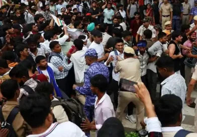 NEET धांधली पर दिल्ली में महासंग्राम: CJP का ‘संसद मार्च’ बना रणक्षेत्र, बैरिकेड टूटे, संसद के गेट बंद और दोनों सदन कल तक स्थगित