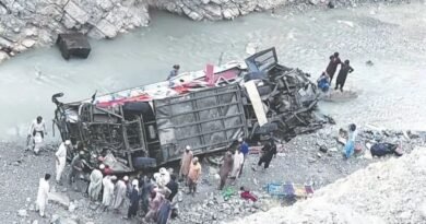 पाकिस्तान: खैबर पख्तूनख्वा में भीषण सड़क हादसा, खाई में बस गिरने से 40 यात्रियों की मौत, 8 घायल