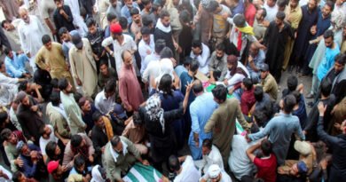 पीओके में भारी बवाल: शटर-डाउन हड़ताल के बीच पुलिस और प्रदर्शनकारियों में हिंसक झड़प, इंटरनेट 30 दिनों से ठप