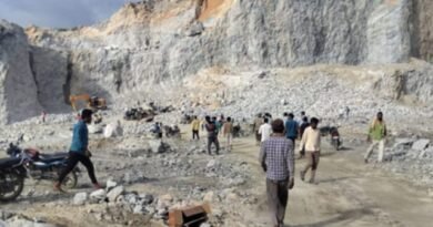 कर्नाटक में भीषण हादसा: पत्थर खदान में चट्टान गिरने से बिहार के 7 प्रवासी मजदूरों की मौत, कई घायल