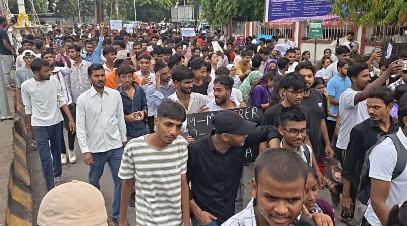 NEET पेपर लीक: आंदोलन का ‘आप’ ने किया खुला समर्थन, राहुल-प्रियंका का केंद्र पर बड़ा हमला; कहा— “देश में 152 पेपर लीक हुए”