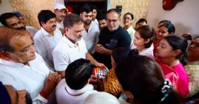 देहरादून पहुंचे राहुल गांधी: सबसे पहले दिवंगत कांग्रेस नेता अमर मेहता के घर जाकर दी श्रद्धांजलि, परिजनों को बंधाया ढाढ़स