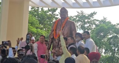 रुद्रपुर में सीएम धामी ने शहीद ऊधम सिंह की प्रतिमा का किया अनावरण; ₹4.25 करोड़ की परियोजनाओं की सौगात, सुनीं जनसमस्याएं
