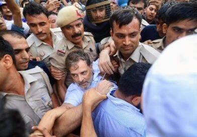 PM आवास के बाहर धरने पर बैठे राहुल गांधी, प्रियंका और अखिलेश यादव पुलिस हिरासत मे