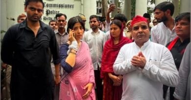 मॉनसून सत्र का पहला दिन: डिंपल यादव समेत सपा सांसद हिरासत में, संसद भवन में राहुल-अखिलेश और प्रियंका की हाई-लेवल बैठक