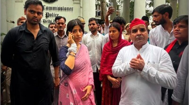 मॉनसून सत्र का पहला दिन: डिंपल यादव समेत सपा सांसद हिरासत में, संसद भवन में राहुल-अखिलेश और प्रियंका की हाई-लेवल बैठक