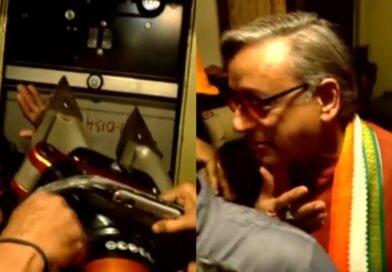 लिफ्ट में 20 मिनट तक फंसे रहे कांग्रेस सांसद शशि थरूर, फायर ब्रिगेड ने हाइड्रोलिक स्प्रेडर से किया रेस्क्यू