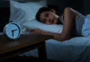 कम नींद का शरीर पर असर: बार-बार थकान, चिड़चिड़ापन और क्रेविंग्स हो सकते हैं नींद पूरी न होने के संकेत