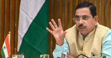 बड़ा फैसला: नीट विवाद के बीच धर्मेंद्र प्रधान का इस्तीफा, प्रह्लाद जोशी को मिला शिक्षा मंत्रालय का अतिरिक्त प्रभार