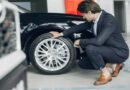 कार में स्टील रिम की जगह अलॉय व्हील्स (Alloy Wheels): जानिए फायदे, परफॉर्मेंस पर असर और क्या है सही फैसला