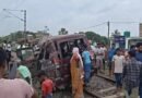मुर्शिदाबाद में दर्दनाक रेल हादसा: ट्रेन ने स्कूल वैन को मारी टक्कर, 3 बच्चों समेत 4 की मौत, गेटमैन की लापरवाही आई सामने