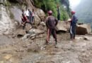 केदारनाथ पैदल मार्ग पर पहाड़ी से गिरे बोल्डर, घोड़ा-डंडी सेवा अस्थाई रूप से बंद; मॉनसून से निपटने को 17 जेसीबी तैनात