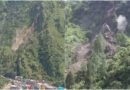 नंदानगर में भरभराकर टूटी पहाड़ी, दो वाहन क्षतिग्रस्त