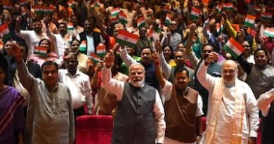 संसद भवन में NDA सांसदों की ‘मंगल मिलन’ बैठक: तिरंगा लहराकर लगे ‘वंदे मातरम्’ के नारे  