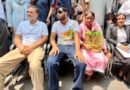 साहिल लोचब के समर्थन में थाने पहुंचे राहुल गांधी, FIR दर्ज न होने पर धरने पर बैठे