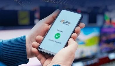 UPI ट्रांजैक्शन चार्ज पर सरकार का बड़ा स्पष्टीकरण: आम नागरिकों और छोटे कारोबारियों के लिए यूपीआई रहेगा पूरी तरह फ्री