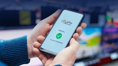 UPI ट्रांजैक्शन चार्ज पर सरकार का बड़ा स्पष्टीकरण: आम नागरिकों और छोटे कारोबारियों के लिए यूपीआई रहेगा पूरी तरह फ्री