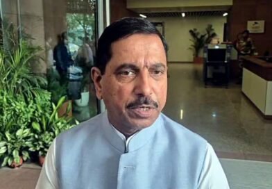 RSS के ‘पथ संचलन’ में शामिल होने पर 2 सरकारी शिक्षक निलंबित, प्रह्लाद जोशी ने कर्नाटक सरकार पर साधा निशाना