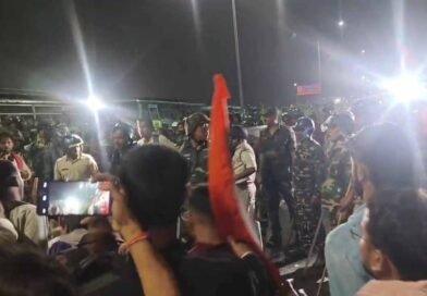 झारखंड Assembly Siege: 10 घंटे के ड्रामे के बाद पुलिस ने खाली कराई सड़क, छात्र नेता देवेंद्र नाथ महतो हिरासत में; CM से वार्ता पर अड़े आंदोलनकारी
