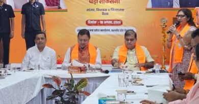 भाजपा मुख्यालय में गढ़वाल की तीनों लोकसभा सीटों पर मंथन, चुनावी तैयारियों के साथ संगठन और विकास पर जोर