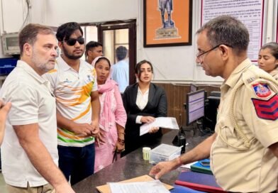 पैलेट गन मामले में दिल्ली पुलिस ने दर्ज की FIR, राहुल गांधी बोले- ‘न्याय की दिशा में पहला कदम’