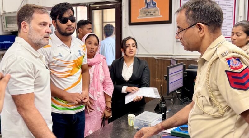 पैलेट गन मामले में दिल्ली पुलिस ने दर्ज की FIR, राहुल गांधी बोले- ‘न्याय की दिशा में पहला कदम’