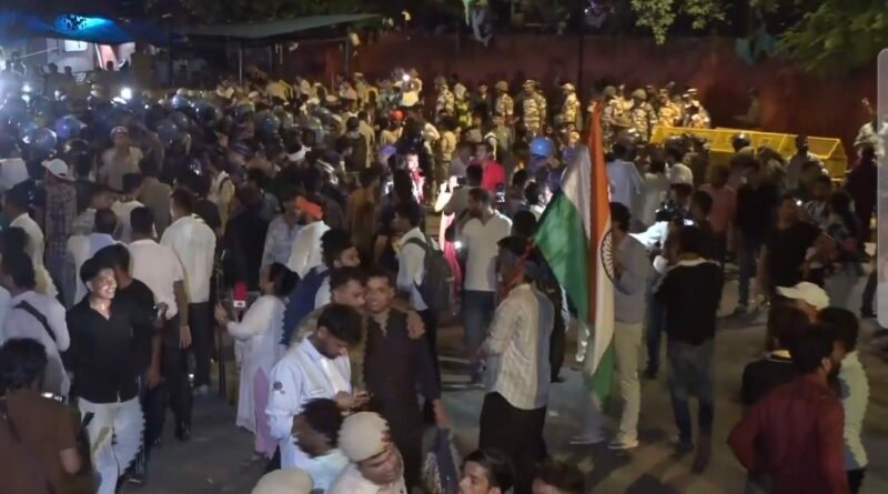 जंतर-मंतर पर जाति आधारित आरक्षण के विरोध में प्रदर्शन, पुलिस ने कुछ प्रदर्शनकारियों को हिरासत में लिया
